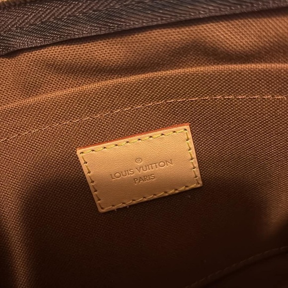 Authentic Louis Vuitton Multi Pochette - Picture 4 of 9